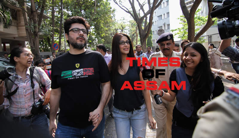 Sonali Bendre Casts vote - Lok Sabha Election 2014