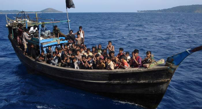 Rohingya people at mid of sea